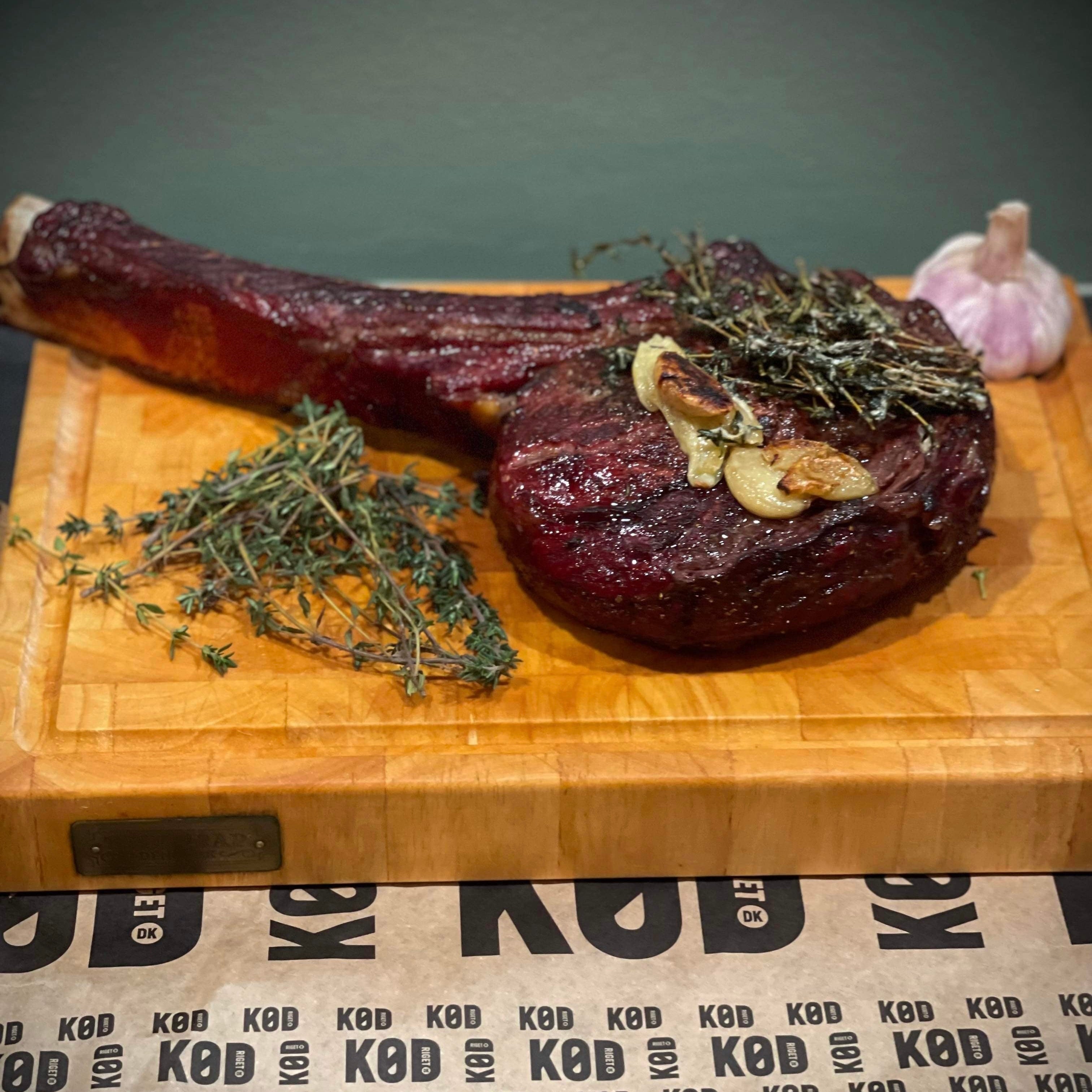 2 stk. Tomahawk steaks. KUN 100,- pr. ½ kg.