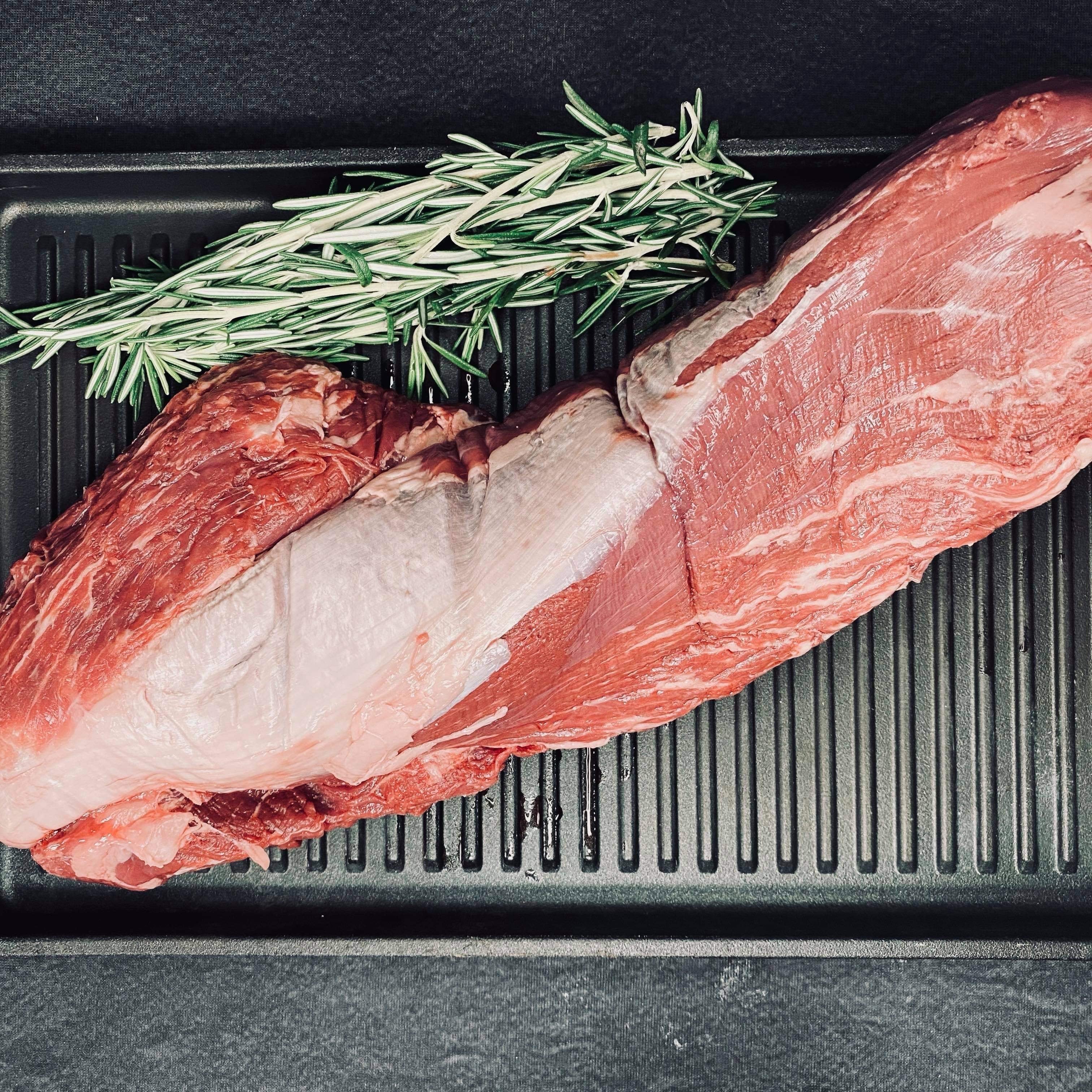 Fersk oksemørbrad af kødkvæg. KUN 120,- pr.½ kg.